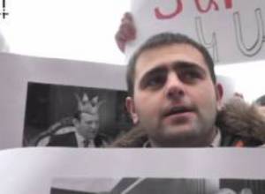 Ակցիա քաղաքապետարանի մոտ