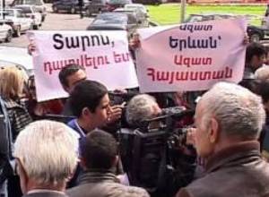 ՀԱԿ երիտասարդների երթն ընթացավ ոստիկանների հետ բախումով