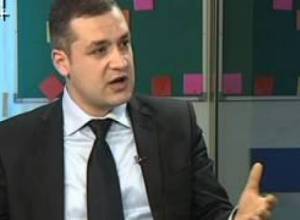 Այբ-Ֆե-ի հյուրասենյակում Տիգրան Ուրիխանյանն է