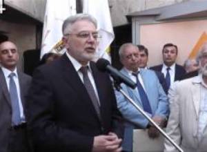 Կտավները նվիրեց Երեւանին