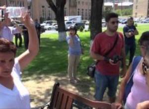 Քաղաքապետարանի մոտ