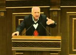 Արտաշես Գեղամյանը հակադրվեց Զարուհի Փոստանջյանին