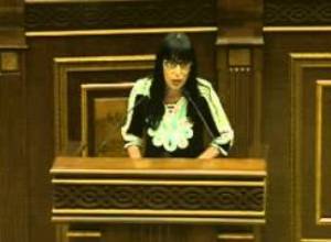 Նաիրա Զոհրաբյան