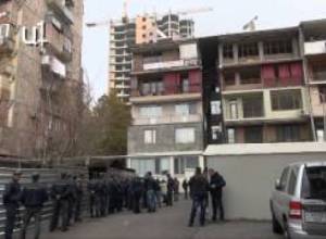 Թեժ իրավիճակ Երեւանի բակերից մեկում