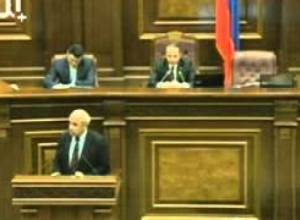 Խոսրով Հարությունյան. Ճանճի ականջները թևերի վրա են