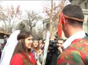 Ավանդական հարսանիք Օպերայի բակում