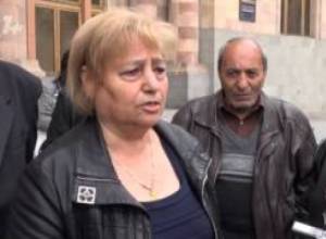 «Ծառ ու ծաղիկ տնկելուն փող ունեն, մեր բնակարանների փողը չունեն»