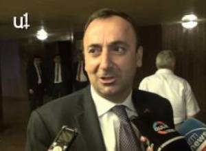 Նախկին եւ ներկա պաշտոնյաները պատմում են լրագրողներին