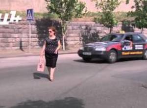 Փողոցն անցնելուց առաջ խաչակնքվում են