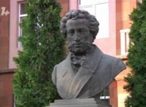 75 ամյա  կինը այցելում է իր ուսուցչուհուն