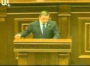 Հիշեցնում է քաղաքական շիզոֆրենիա