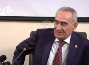 Գալուստ Սահակյանը շատ բան ունի ասելու, բայց կաշկանդվում է