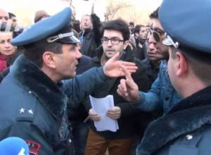 «Պերմյակովին դատել Հայաստանում». բախում ցուցարարների և ոստիկանների միջև