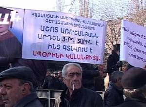 Անժամկետ հացադուլ՝ նախագահական նստավայրի դիմաց