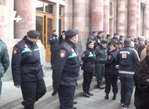 Չեն հեռանա, մինչեւ վարչապետը բոլորին չհանդիպի