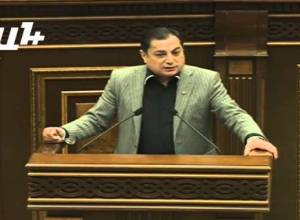 «Դուք բավական փոքր ֆիգուր եք, ոտի տակ չընկնեք, իմ բանավեճը ձեր քաղաքական պապաների հետ է»