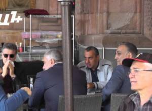 Բռնություն պաշտոնյաներին նկարահանող լրագրողներին