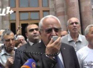 Զախարյանը հայտարարեց՝ նաիրիտցիների պարտքը կմարվի մինչև հուլիսի 15-ը