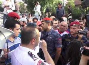 Եկել են առգրավվելու աղբամանները