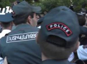 Թեժ պահեր Բաղրամյան փողոցում