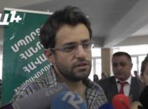 Լեւոն Արոնյանը սեանս անցկացրեց ներառական դպրոցների աշակերտների հետ