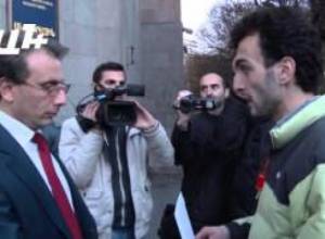 «Կարմիր քարտ» շարժման ակցիային խոչընդոտեց ՀՀԿ-ական տատիկը