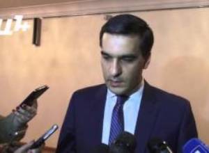 ՄԻ պաշտպանը պատասխանում է լրագրողների հարցերին