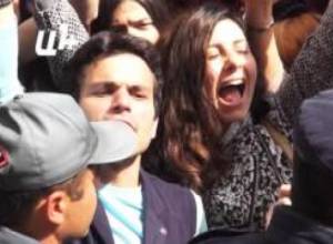 Ջեյմս Ուորլիքը նկարում էր ակցիայի մասնակիցներին