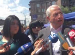 Պաշտոնյաներն առևտուր արեցին շուկայում