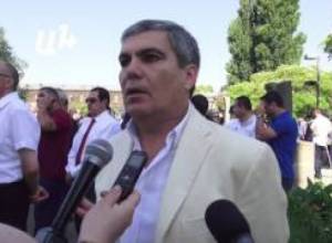 Կիզիչ արեւը չխանգարեց մարդկանց՝ հետեւելու Հռոմի պապի մասնակցությամբ պատարագին