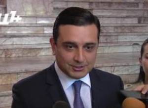 Նախարարը նվիրատվություններն ստանում է կնոջ հարազատներից