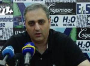 Երկու տարբերակ ըստ Արա Պապյանի