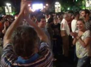 Երթ դեպի Բաղրամյան պողոտա՝ հորդառատ անձրևի տակ