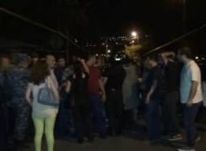 Պայթուցիկներ են կիրառում ոստիկանները Սարի թաղում