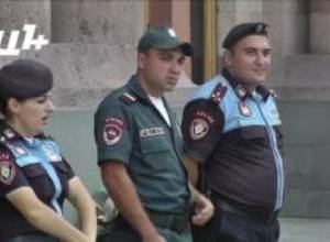 Պահանջներով՝ կառավարության շենքի մոտ