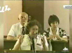 Արցախի անկախության հռչակագրի տեքստը կարդում է Ռոբերտ Քոչարյանը