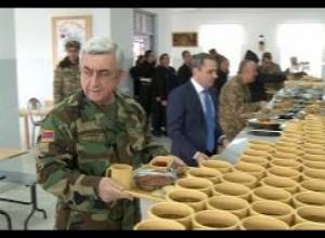 Սերժ Սարգսյանը ճաշեց զինվորների հետ