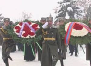 Սերժ Սարգսյանը Կաթողիկոսի հետ այցելել է Եռաբլուր