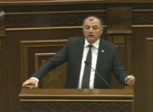 «Պարոն Բագրատյան, նենց հարցեր ես տալիս, +/- սաղ ֆազերը գցում ա»