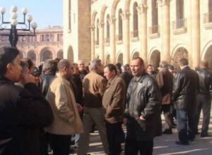 Nuclear power station workers refuse to work