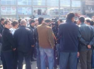 Tradespeople protest against tough conditions