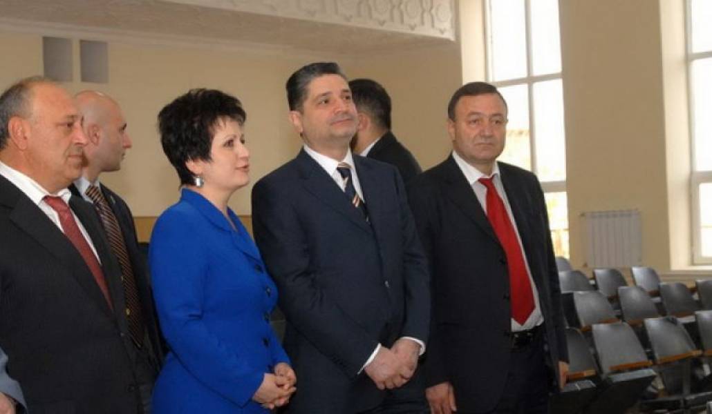 2c1e1318b3f71ffb5ecdddeab8da7035