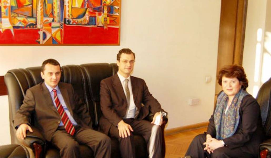 06ae4445e48b93ec9b2b3b99d8e4ff0d