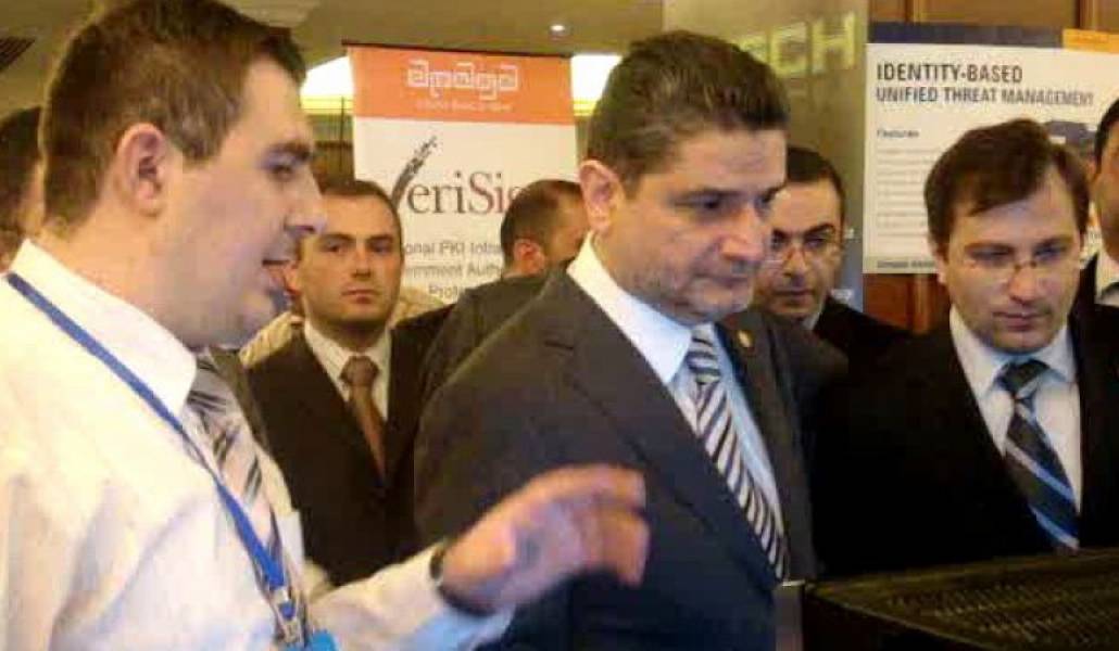 d6127aec844aa56872e634c64ba5d12c