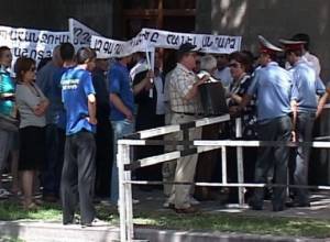 Protesters shout and whistle in front of government