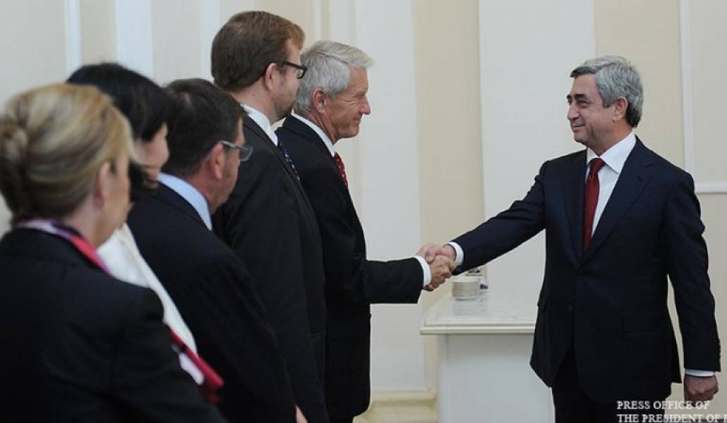 4bc5eb3580ddbbc022235dba8cd9a327