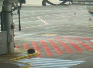 Suitcase left on the runway causes fuss in Paris airport