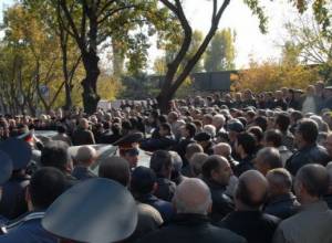 Nairit employees protest near presidential residence