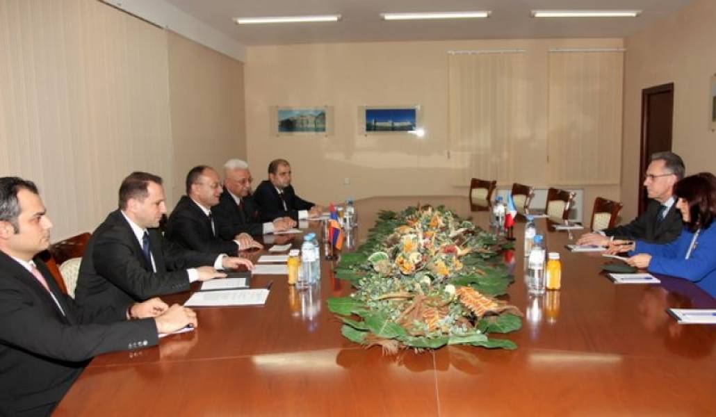 831ac75473a6d59d3a14879b16324558