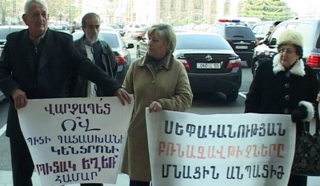 3c9b1497eb015d30bba53926e8c5f30c